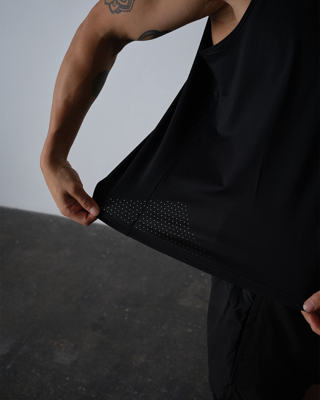 Performance Tank (Carbon Black)